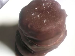 4 Ingredient Raw Peanut Butter Chocolate Cups